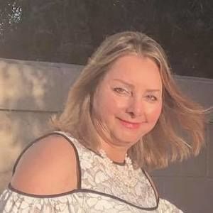 Meet your Posher, Flora